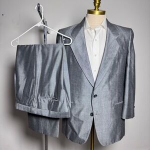 Andre Vachon Suit Mens 42R 35x27 Grey Pinstripe Sharkskin Vintage 2-Button